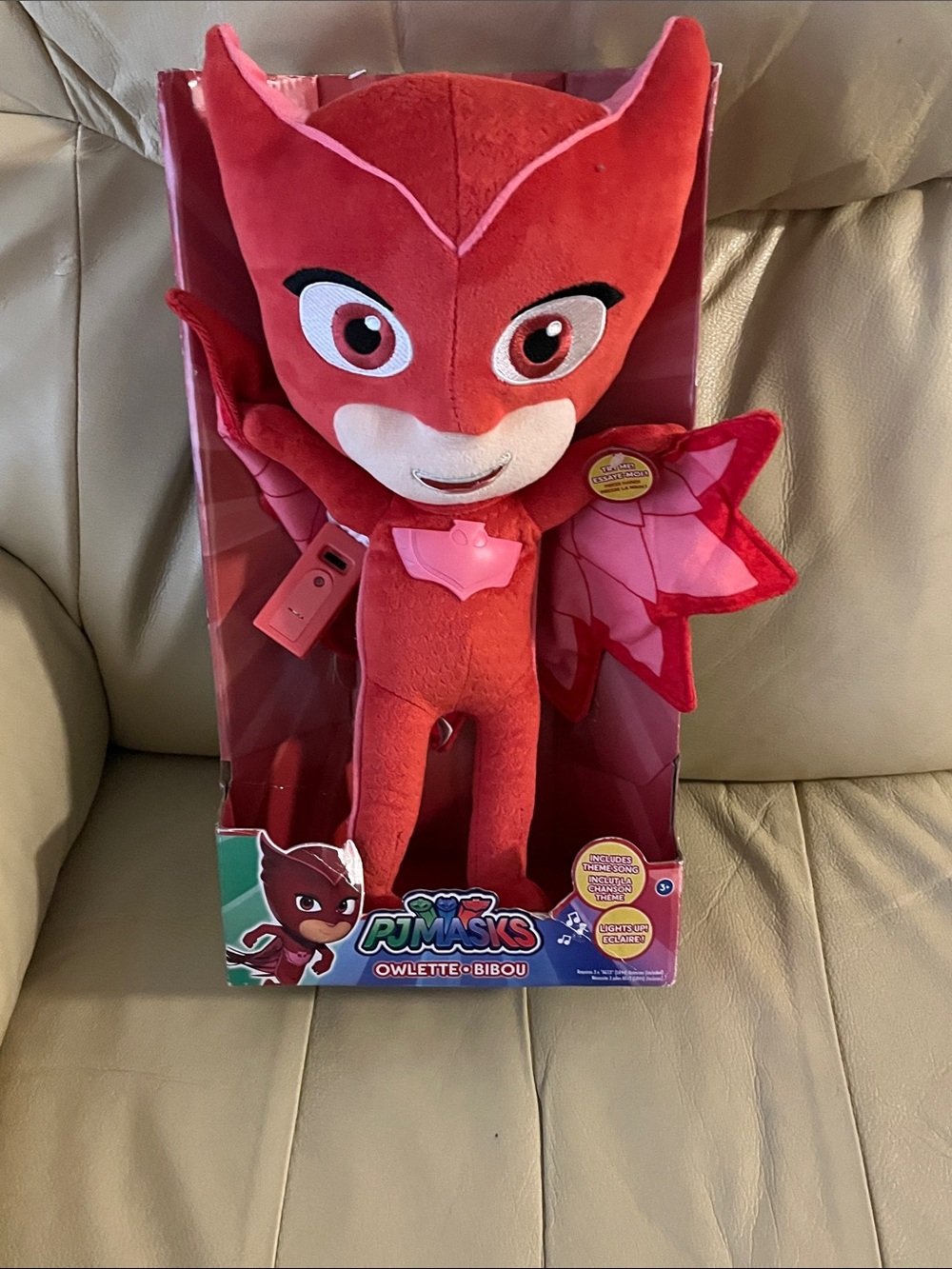 NWOT Owlette Plush Toy - Red Needs 3-1.5V batteries 3+ age 15”